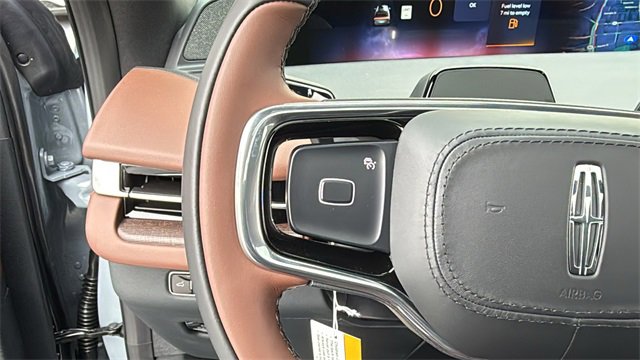 New 2025 Lincoln Navigator L Reserve image 32