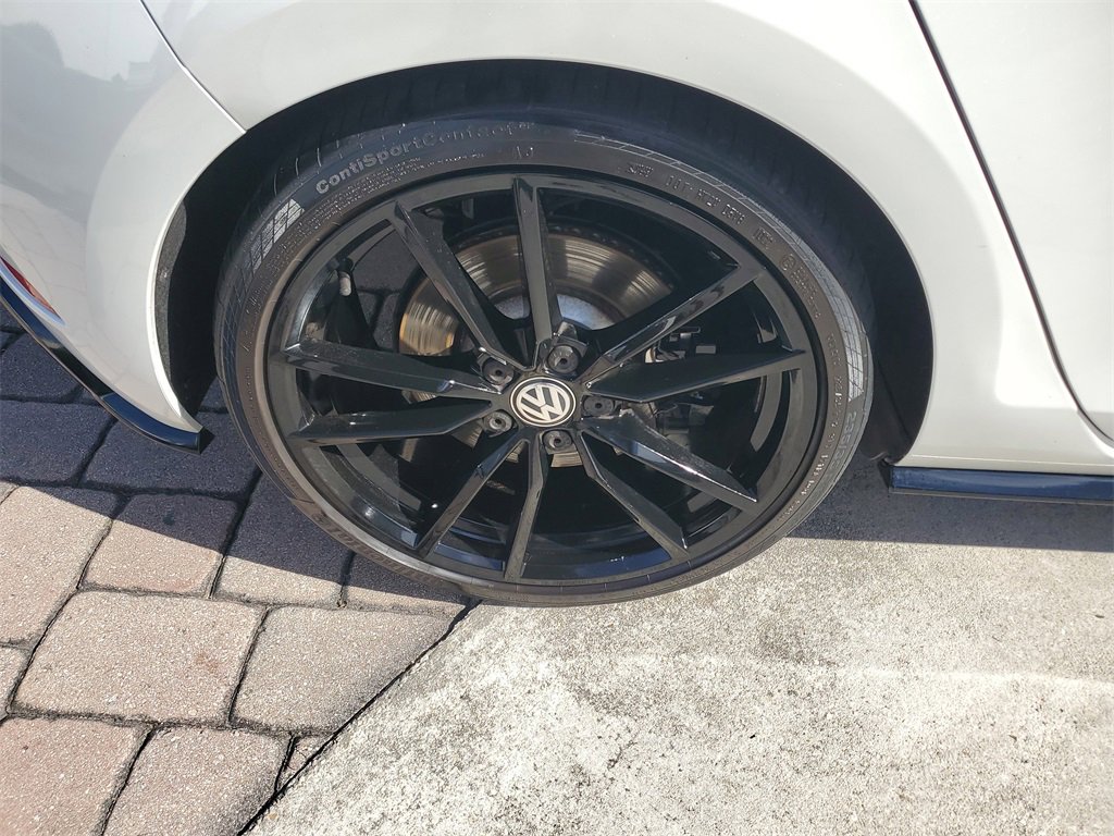 Used 2019 Volkswagen Golf R 4-Door image 7