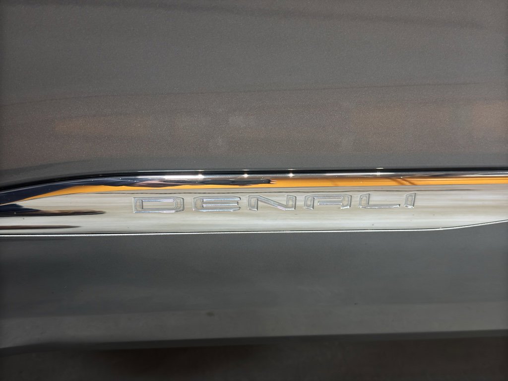 Used 2022 GMC Acadia Denali w/ GMC Pro Grade Package AWD/4WD image 10