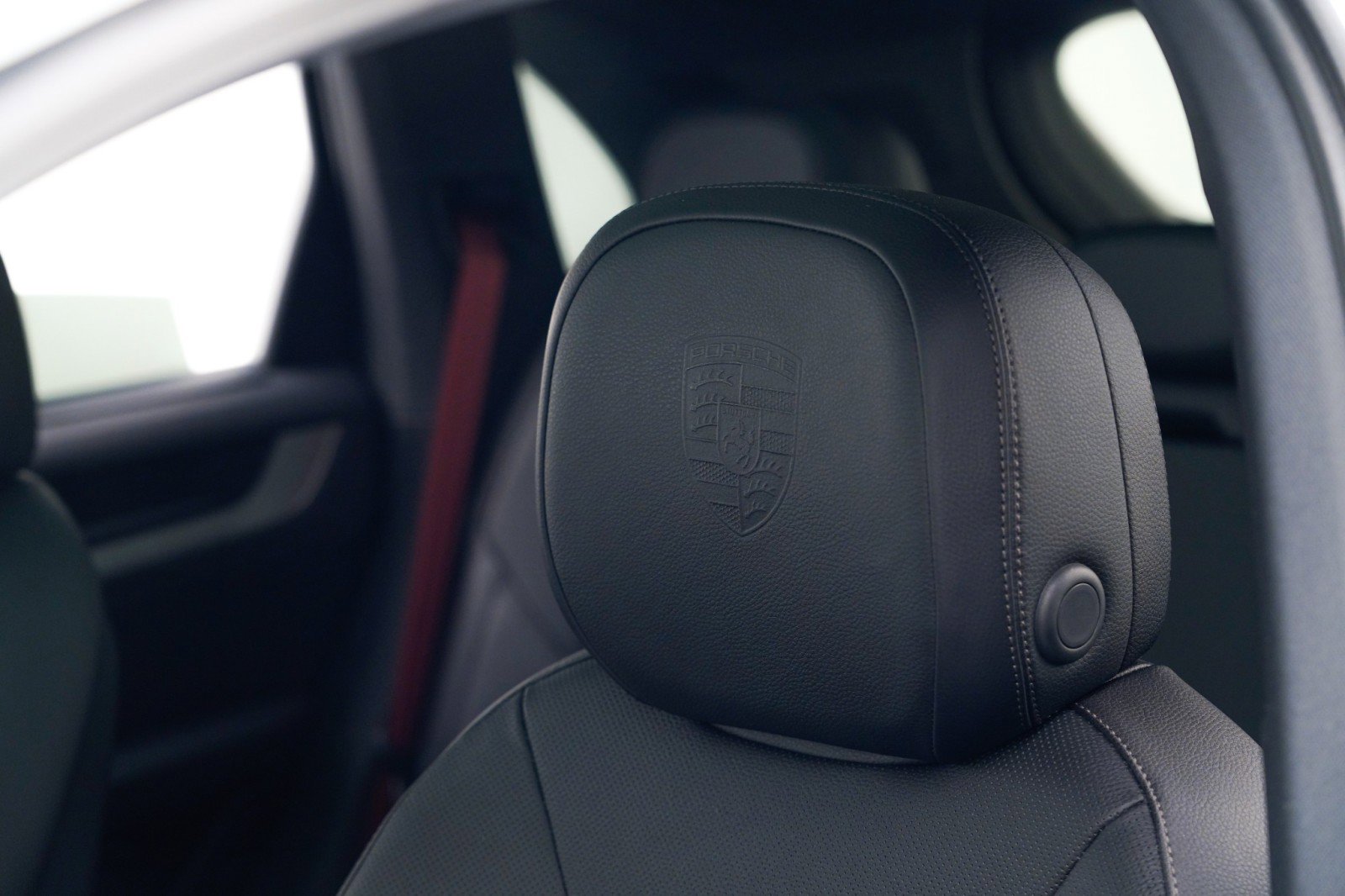 Used 2025 Porsche Cayenne S image 18