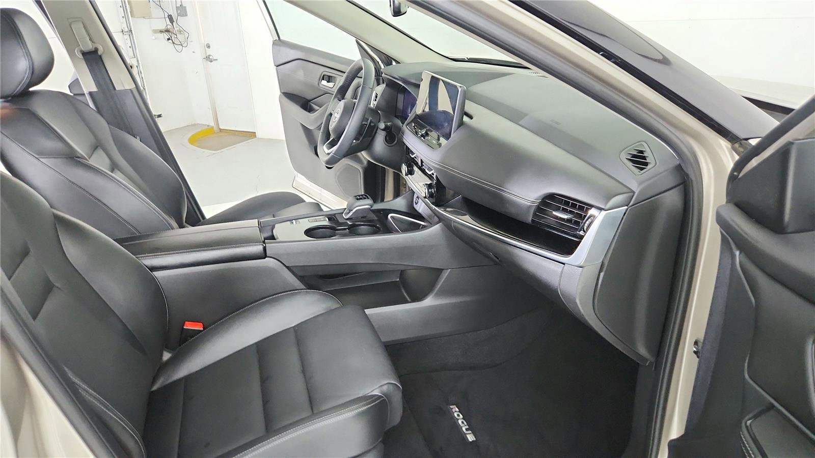 Used 2024 Nissan Rogue SL w/ SL Premium Package image 21