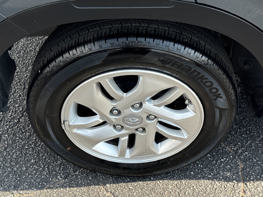 Used 2025 Hyundai Venue SE FWD image 17