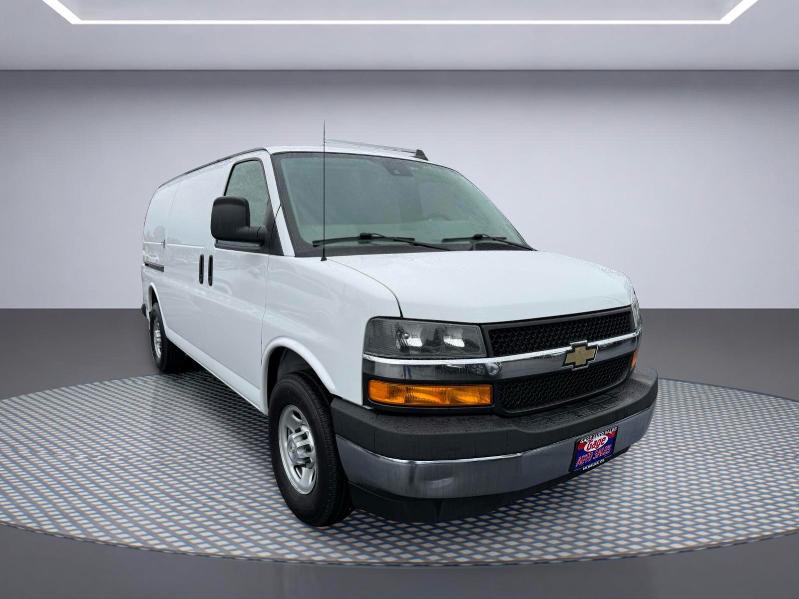 Used 2021 Chevrolet Express 3500 w/ Driver Convenience Package RWD image 13