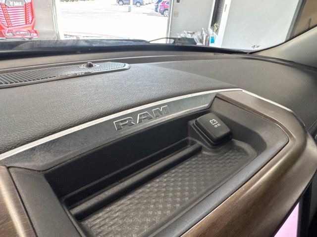 Used 2022 RAM 1500 Laramie AWD/4WD image 48