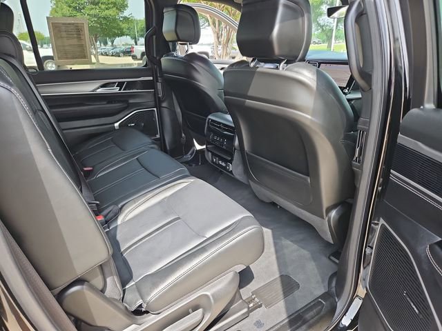 Used 2025 Jeep Wagoneer Series II w/ 8-Passenger Seating Package AWD/4WD image 27