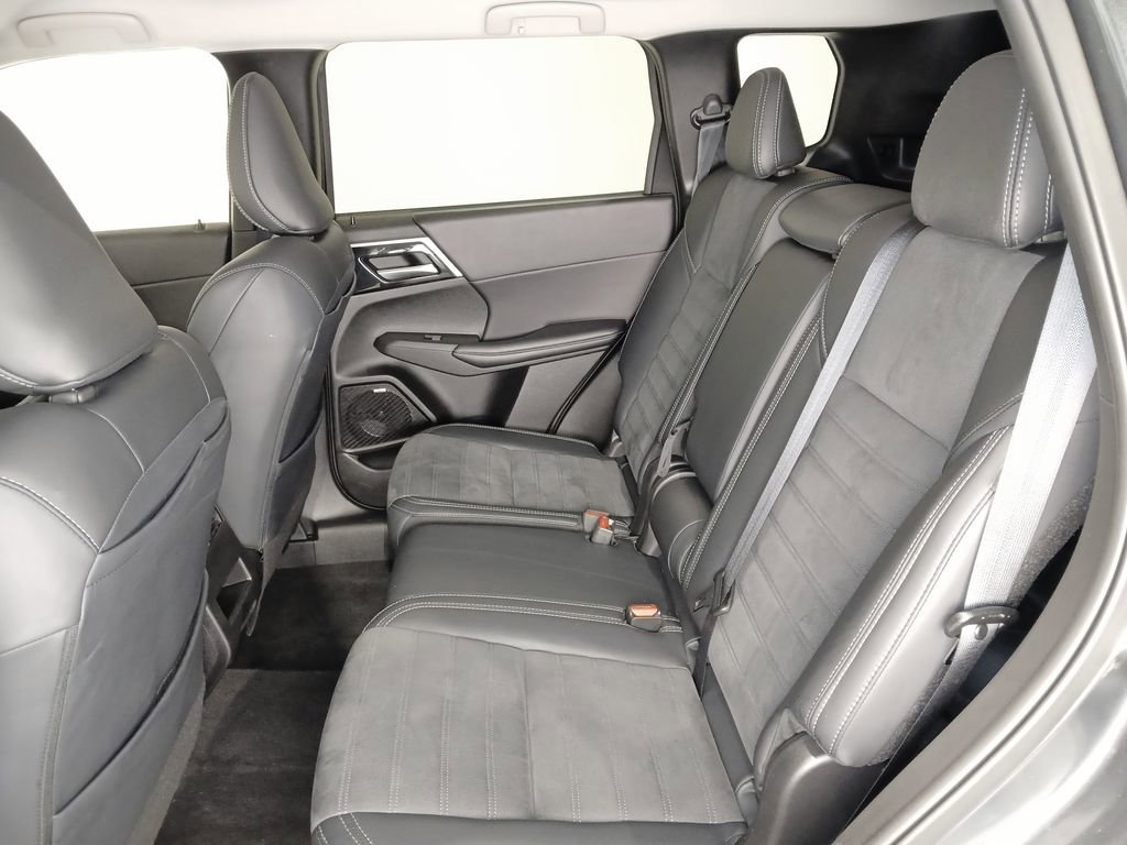 Used 2025 Mitsubishi Outlander SE AWD/4WD image 13