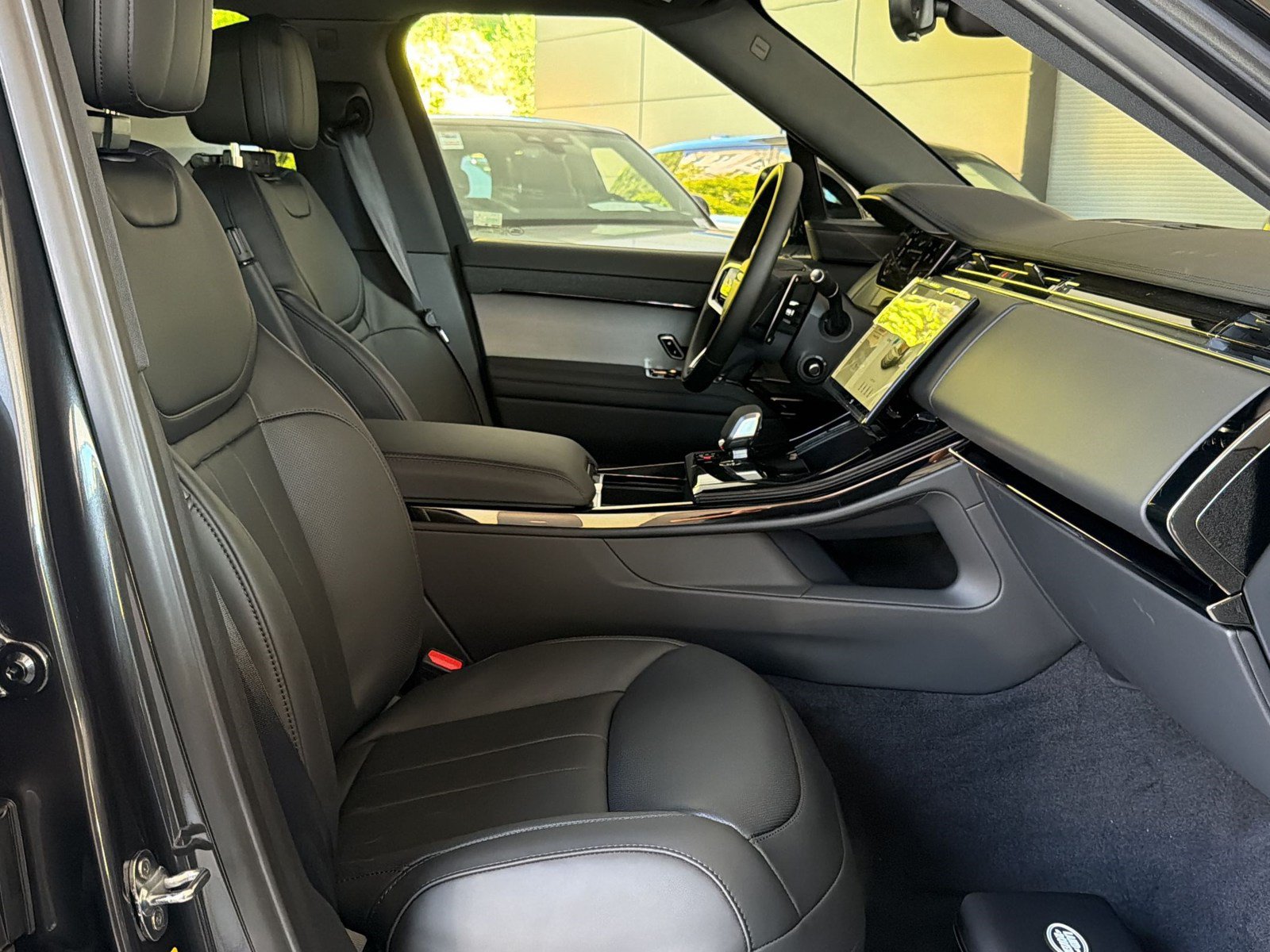 New 2026 Land Rover Range Rover Sport SE AWD/4WD image 31