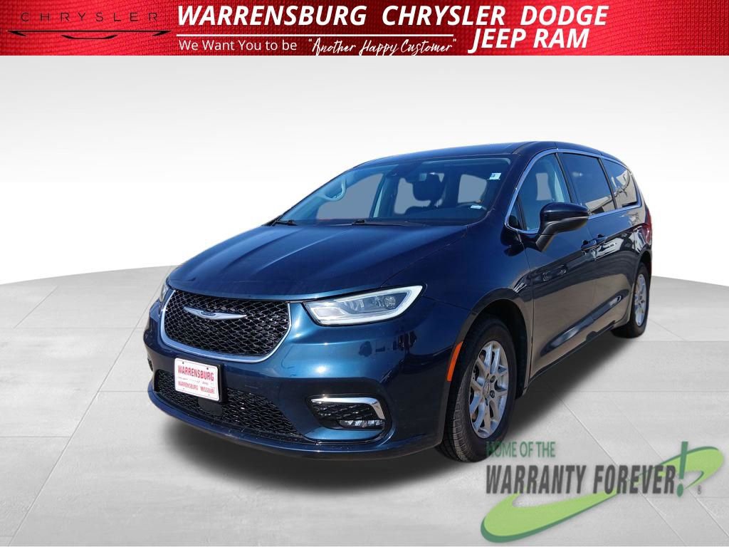 Used 2023 Chrysler Pacifica Touring-L image 10