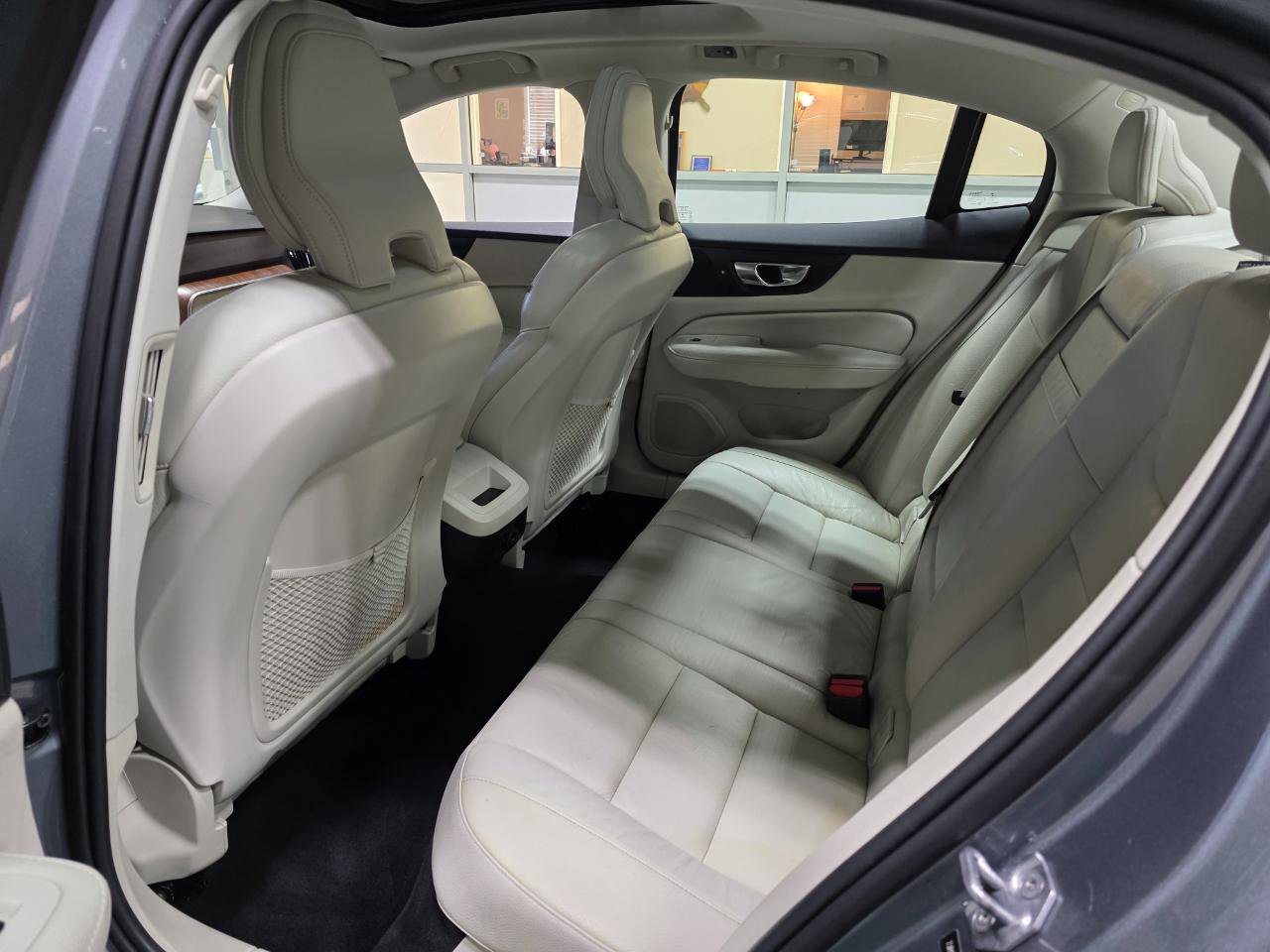 Used 2021 Volvo S60 T5 Momentum w/ Premium Package image 19