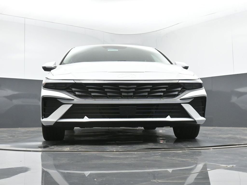 New 2026 Hyundai Elantra Limited FWD image 16