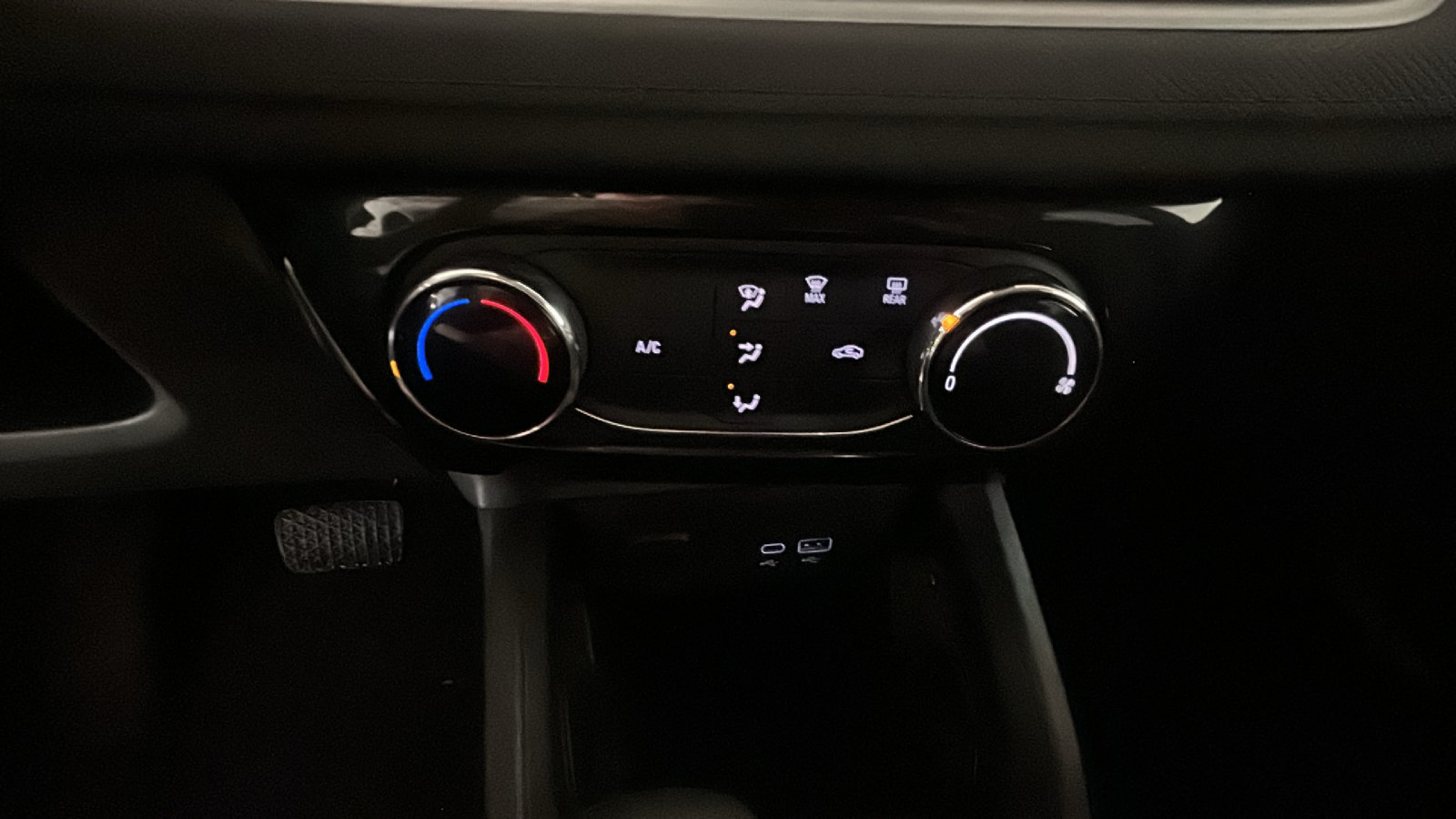 Used 2025 Chevrolet TrailBlazer LT AWD/4WD image 26