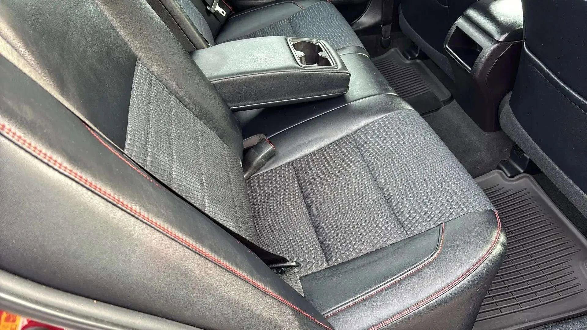 Used 2015 Toyota Camry SE image 19