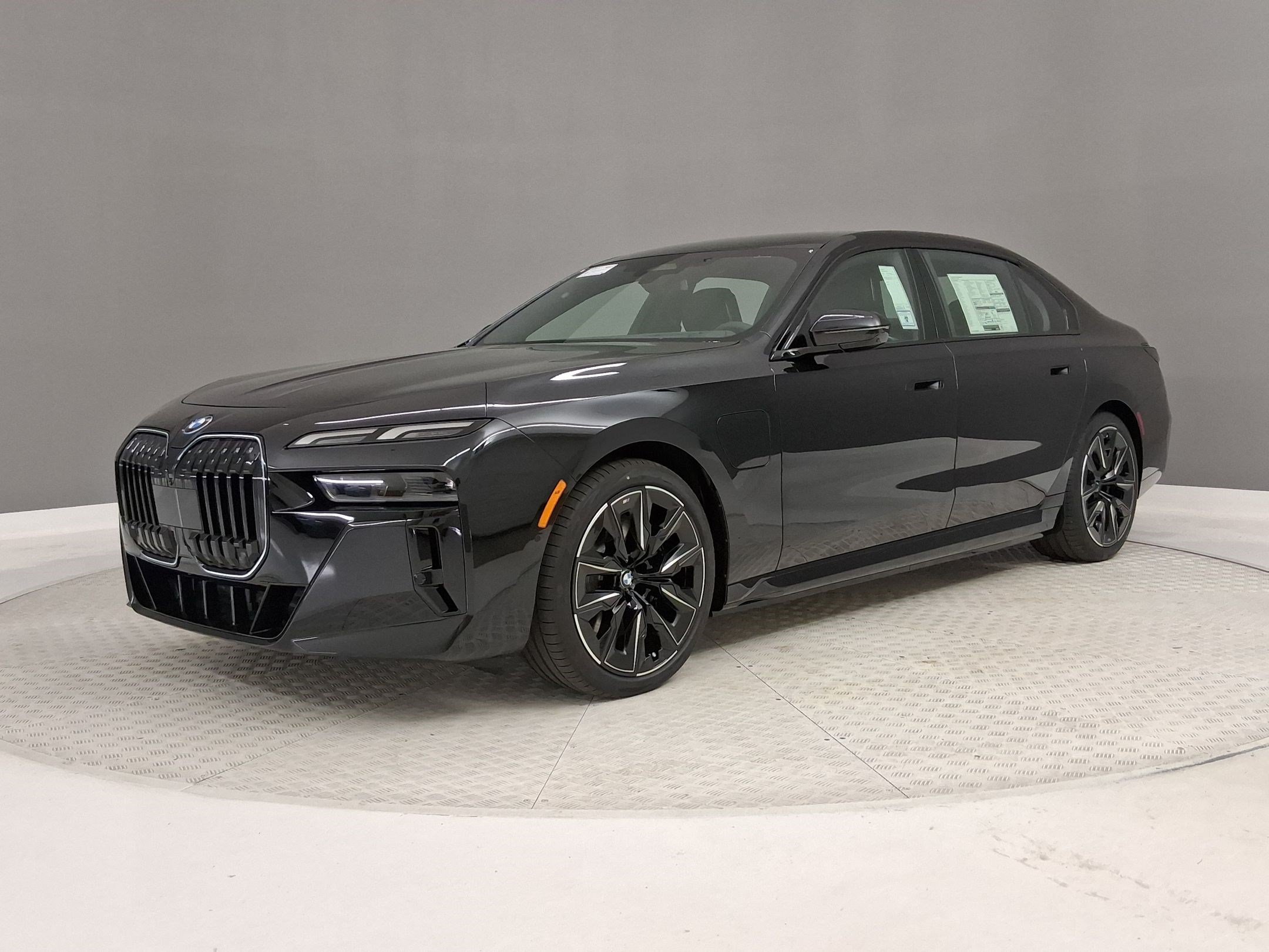 New 2026 BMW 750e xDrive w/ Premium Package AWD/4WD image 32
