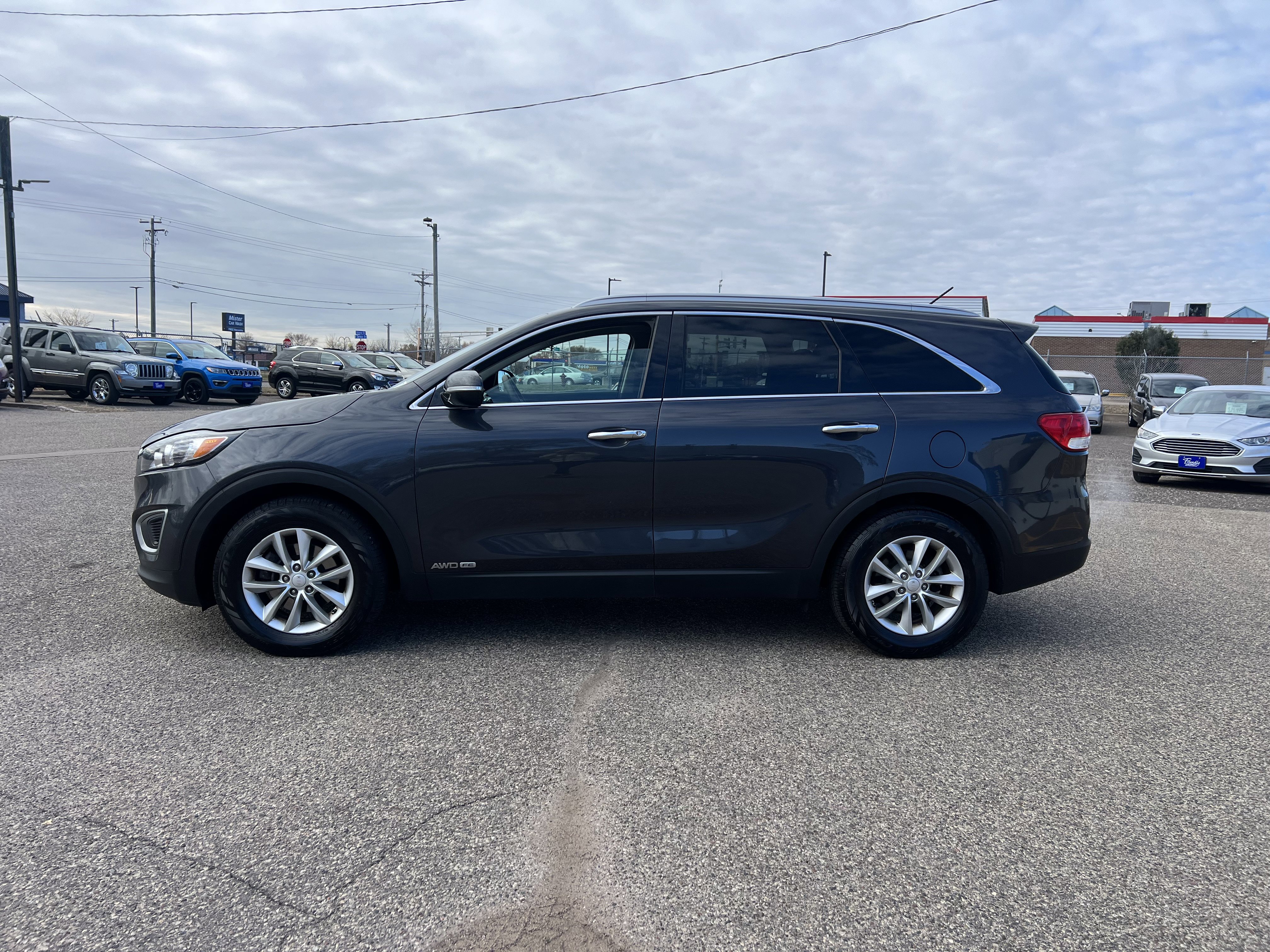 Used 2018 Kia Sorento LX image 4