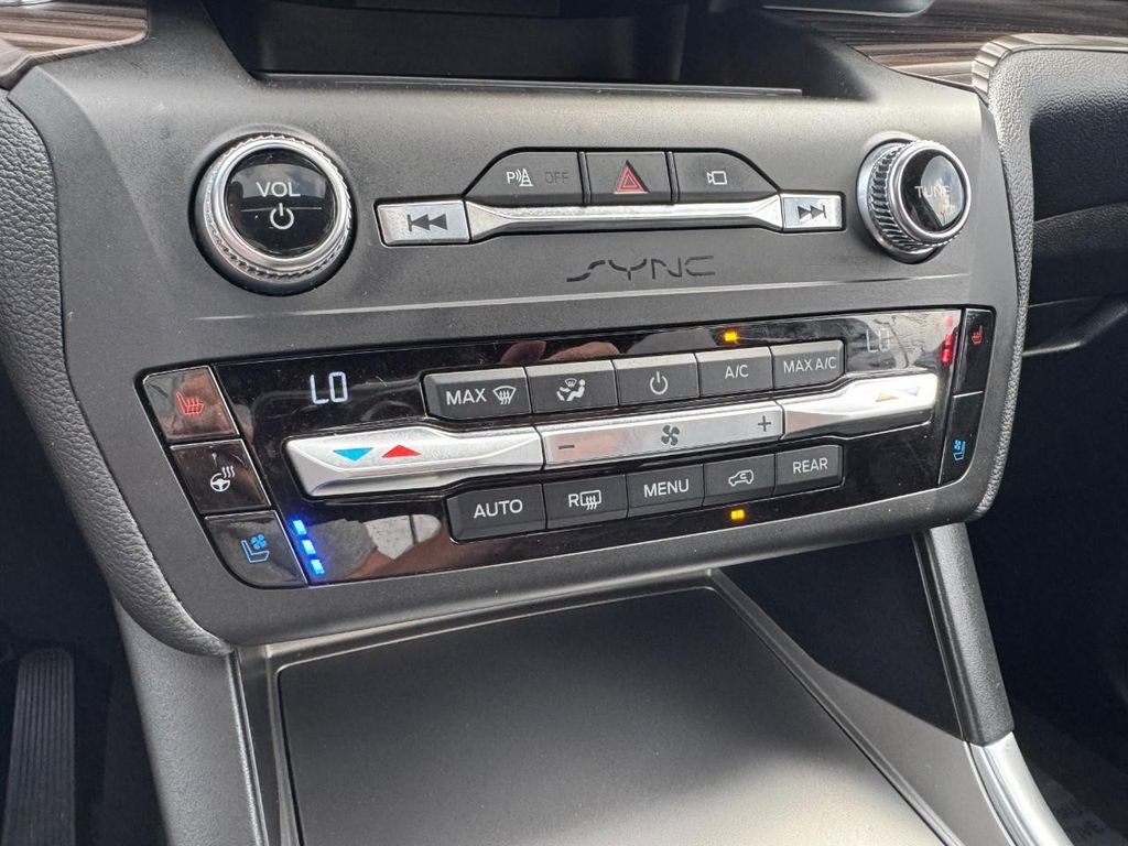 Used 2020 Ford Explorer Limited AWD/4WD image 20