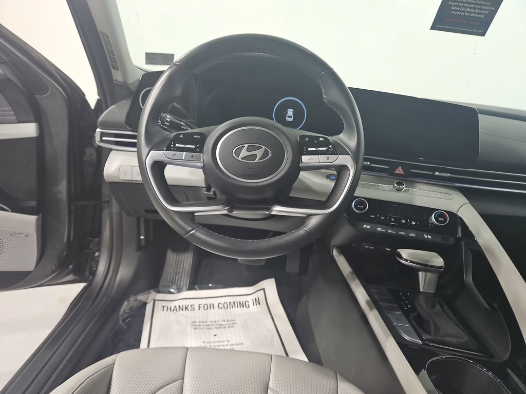 Certified 2025 Hyundai Elantra Limited w/ Cargo Package FWD image 15