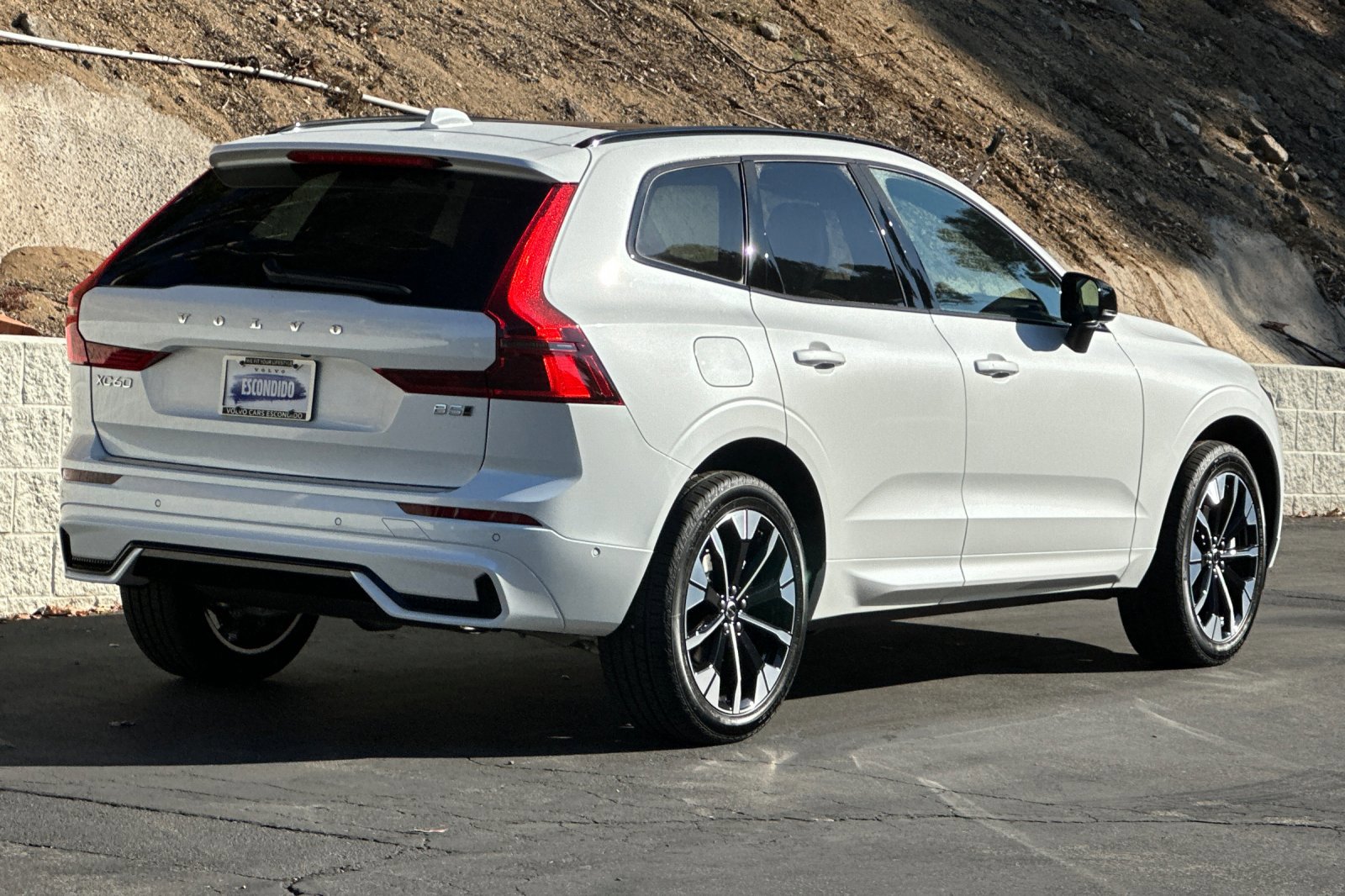 New 2026 Volvo XC60 B5 Plus w/ Climate Package image 5