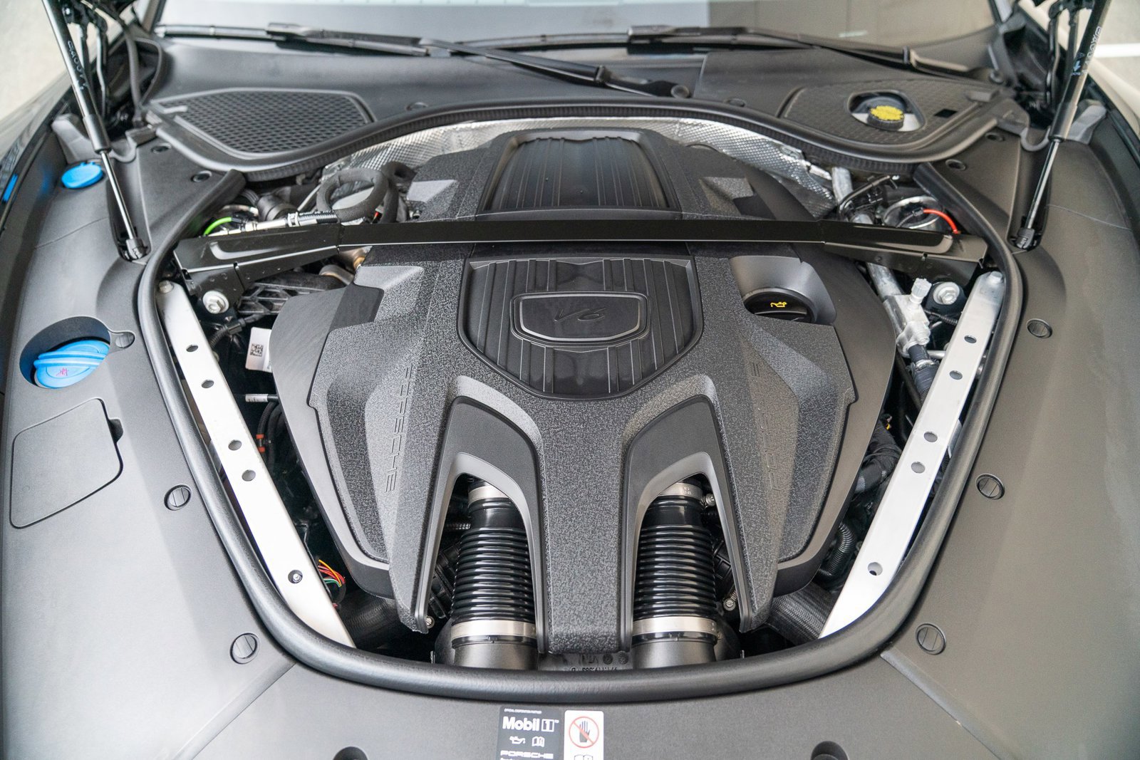 Used 2025 Porsche Panamera 4 image 28