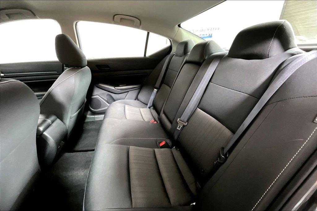 Used 2024 Nissan Altima 2.5 SV image 21