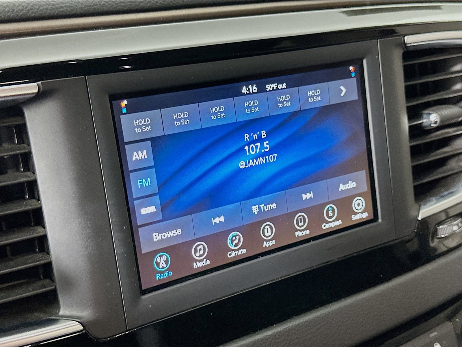 Used 2020 Chrysler Voyager LX image 15