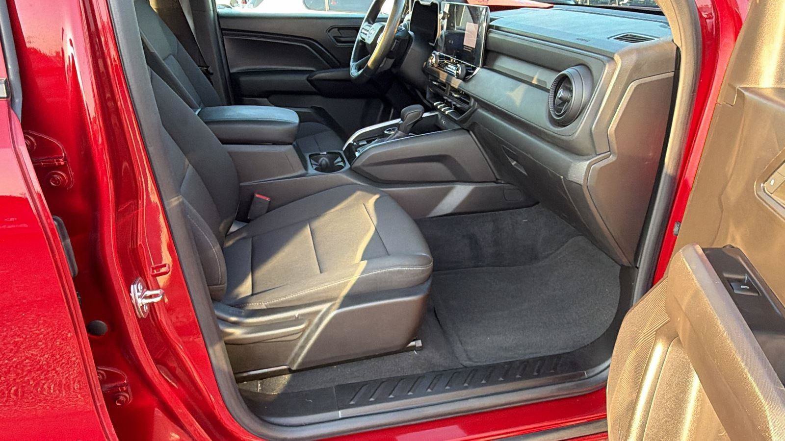Used 2023 Chevrolet Colorado Trail Boss w/ Advanced Trailering Package AWD/4WD image 18