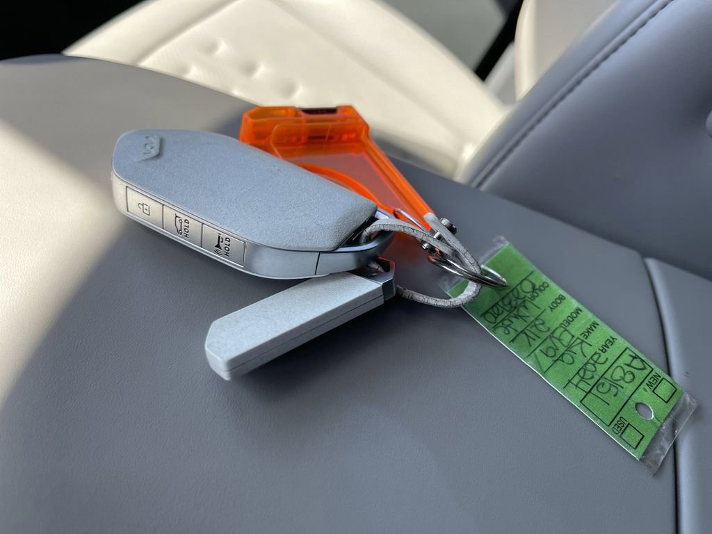 Used 2024 Kia EV9 Wind image 32