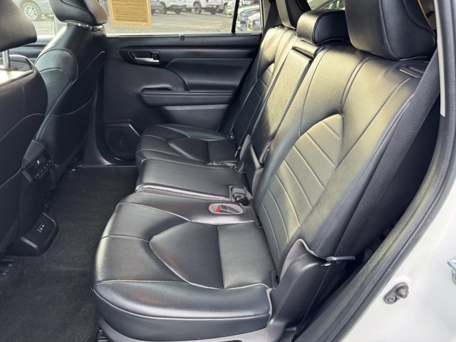 Used 2023 Toyota Highlander XLE image 18