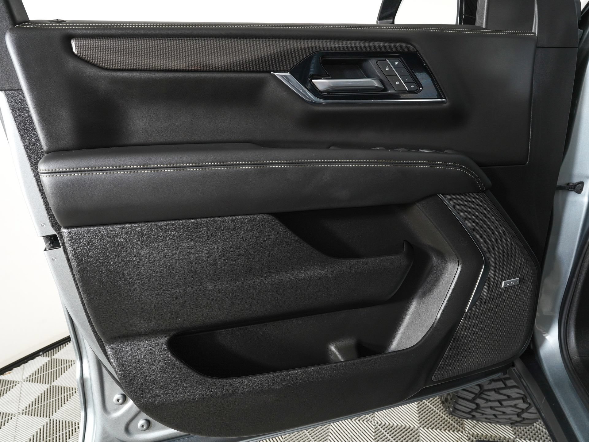 Used 2025 GMC Yukon XL Elevation w/ LPO, Floor Liner Package AWD/4WD image 18