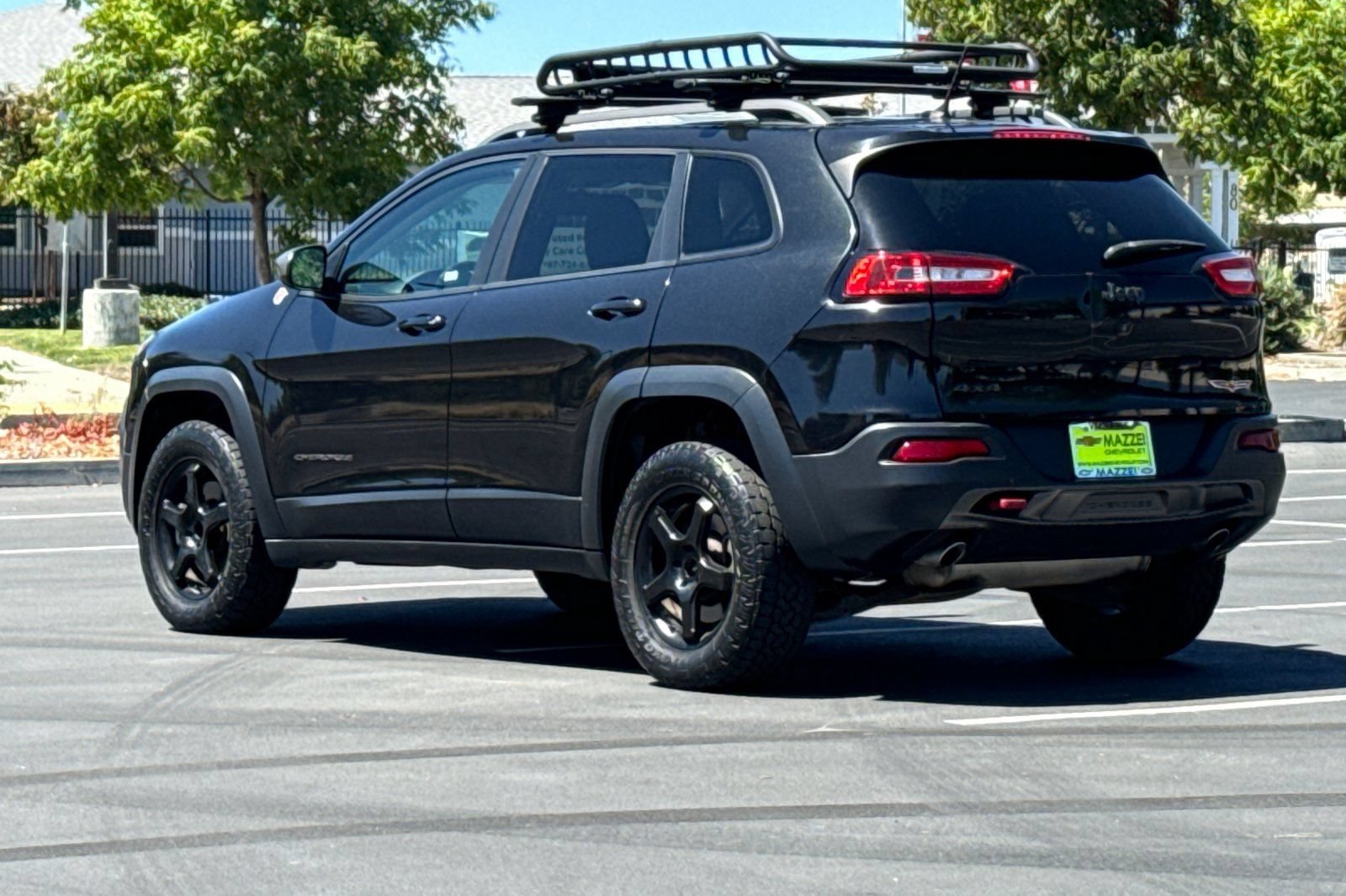 Used 2015 Jeep Cherokee Trailhawk AWD/4WD image 3