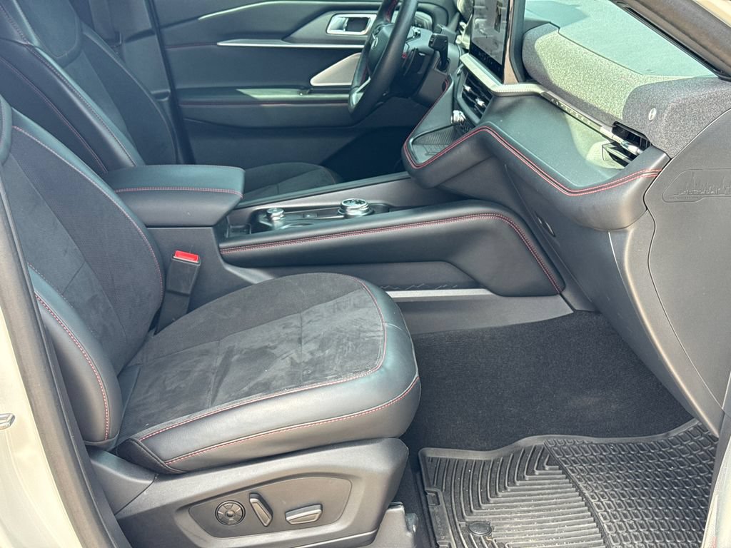 Used 2025 Ford Explorer ST AWD/4WD image 13