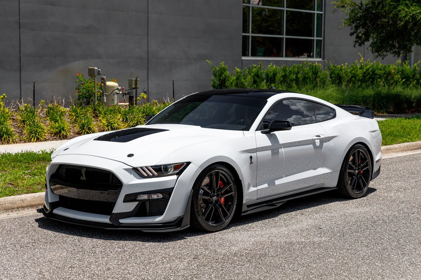 Used 2022 Ford Mustang Shelby GT500 w/ Technology Package RWD image 19