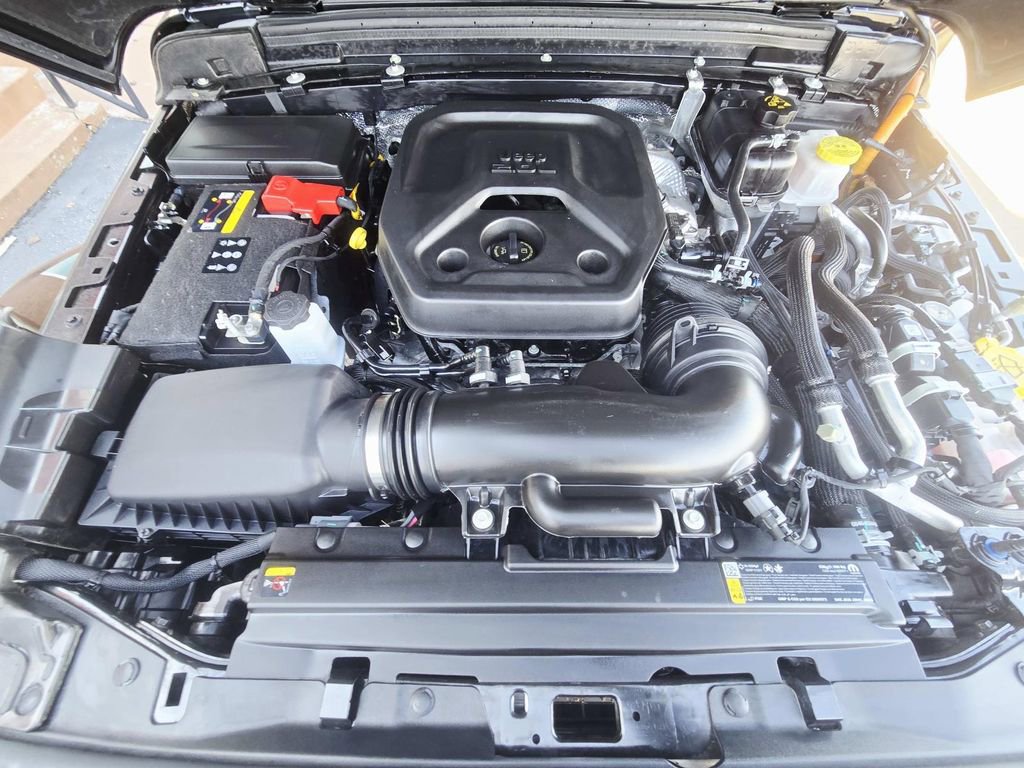 Used 2025 Jeep Wrangler Unlimited Sahara image 19