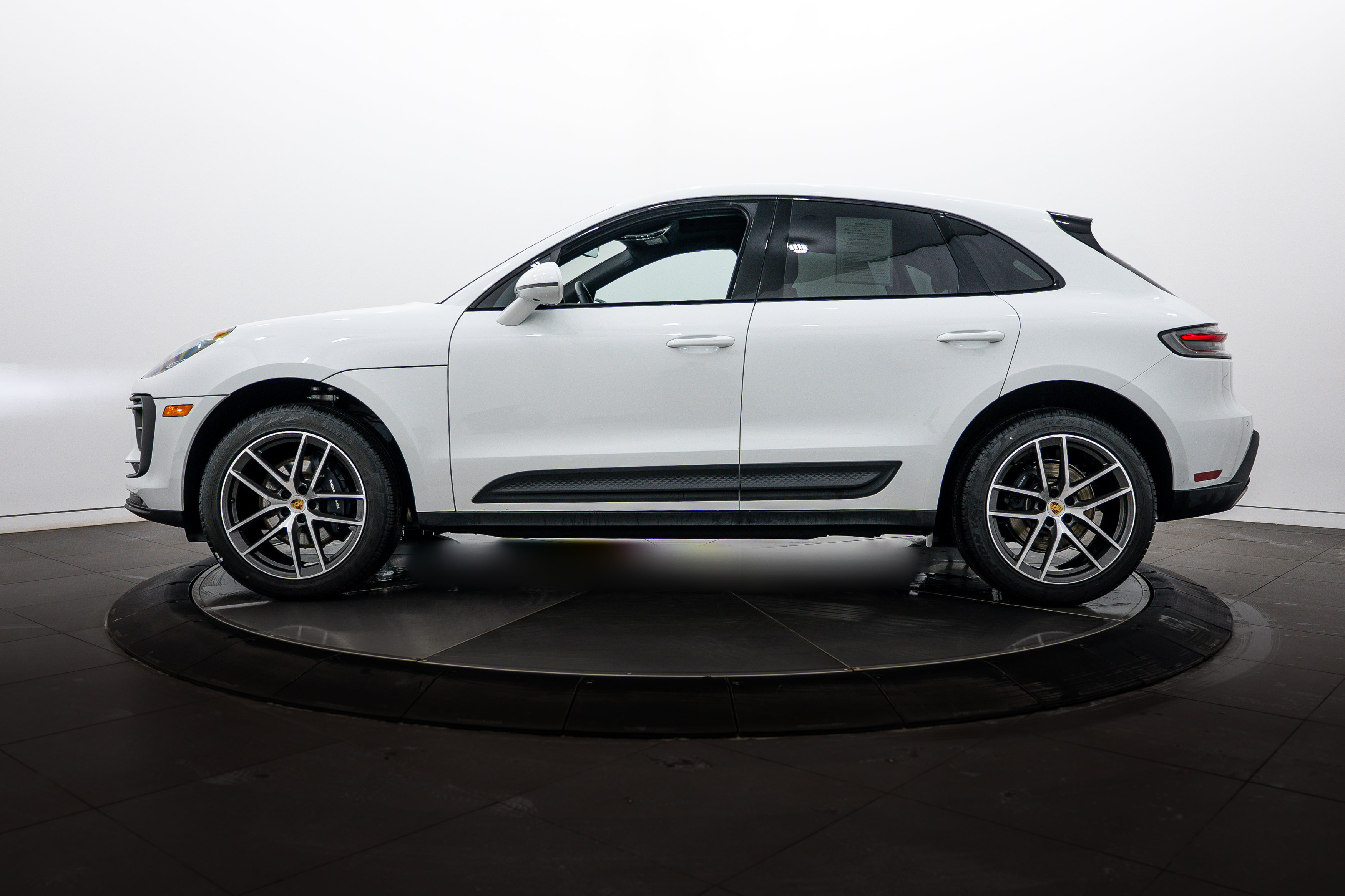 Certified 2026 Porsche Macan AWD/4WD image 2