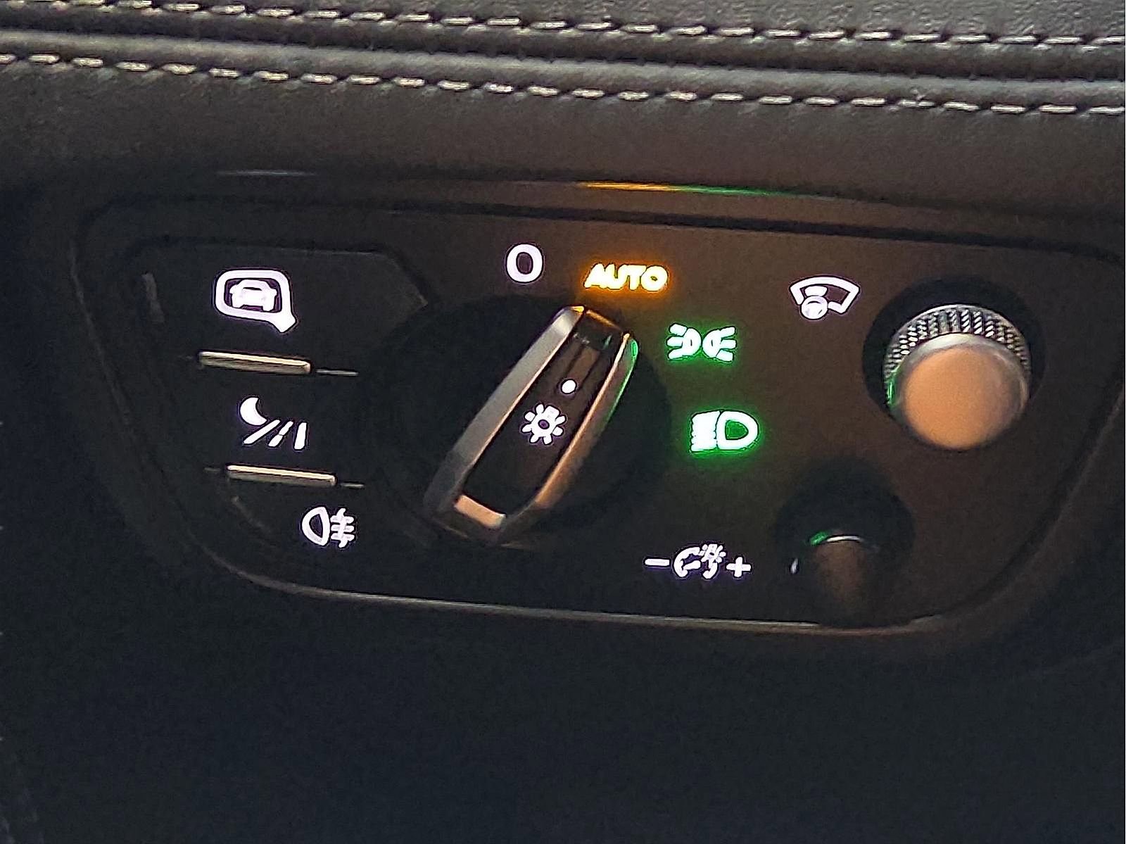 Used 2018 Bentley Bentayga image 21