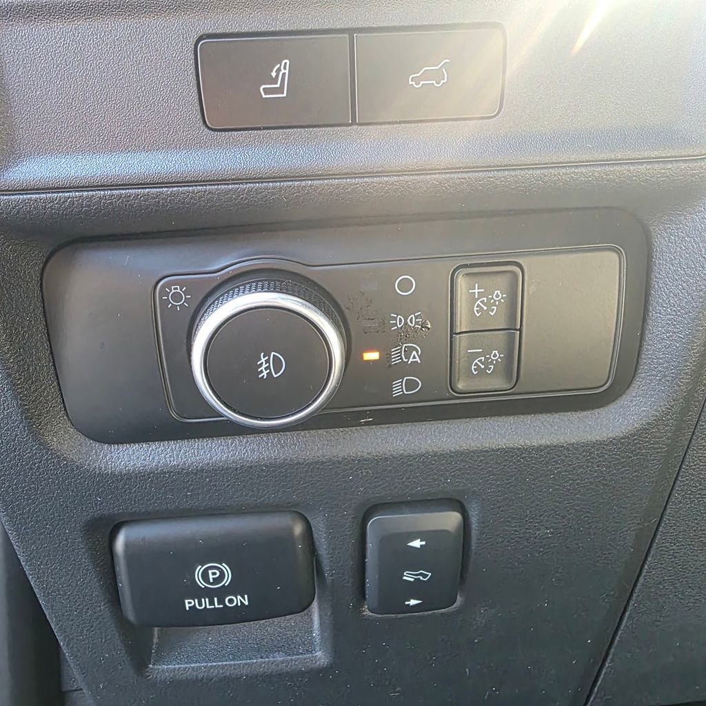 Used 2023 Ford Expedition Max Limited image 18