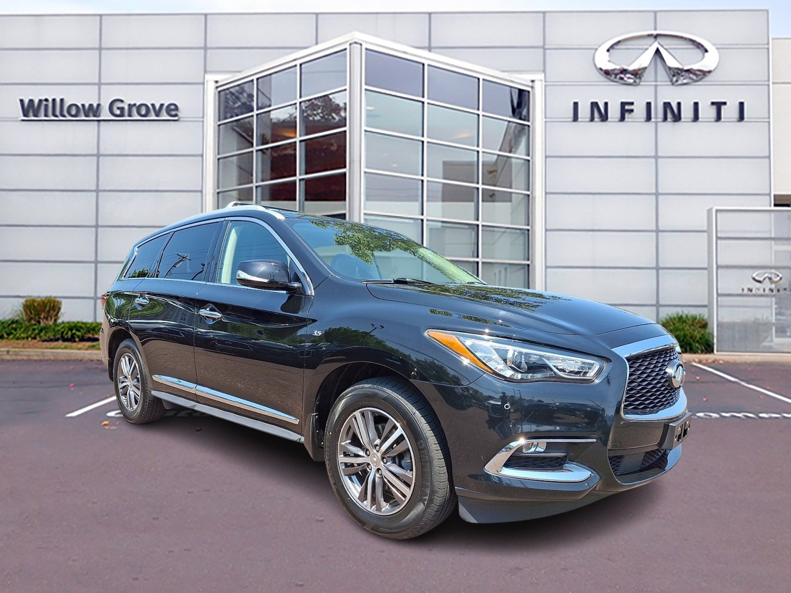 Used 2019 INFINITI QX60 Luxe w/ Essential Package