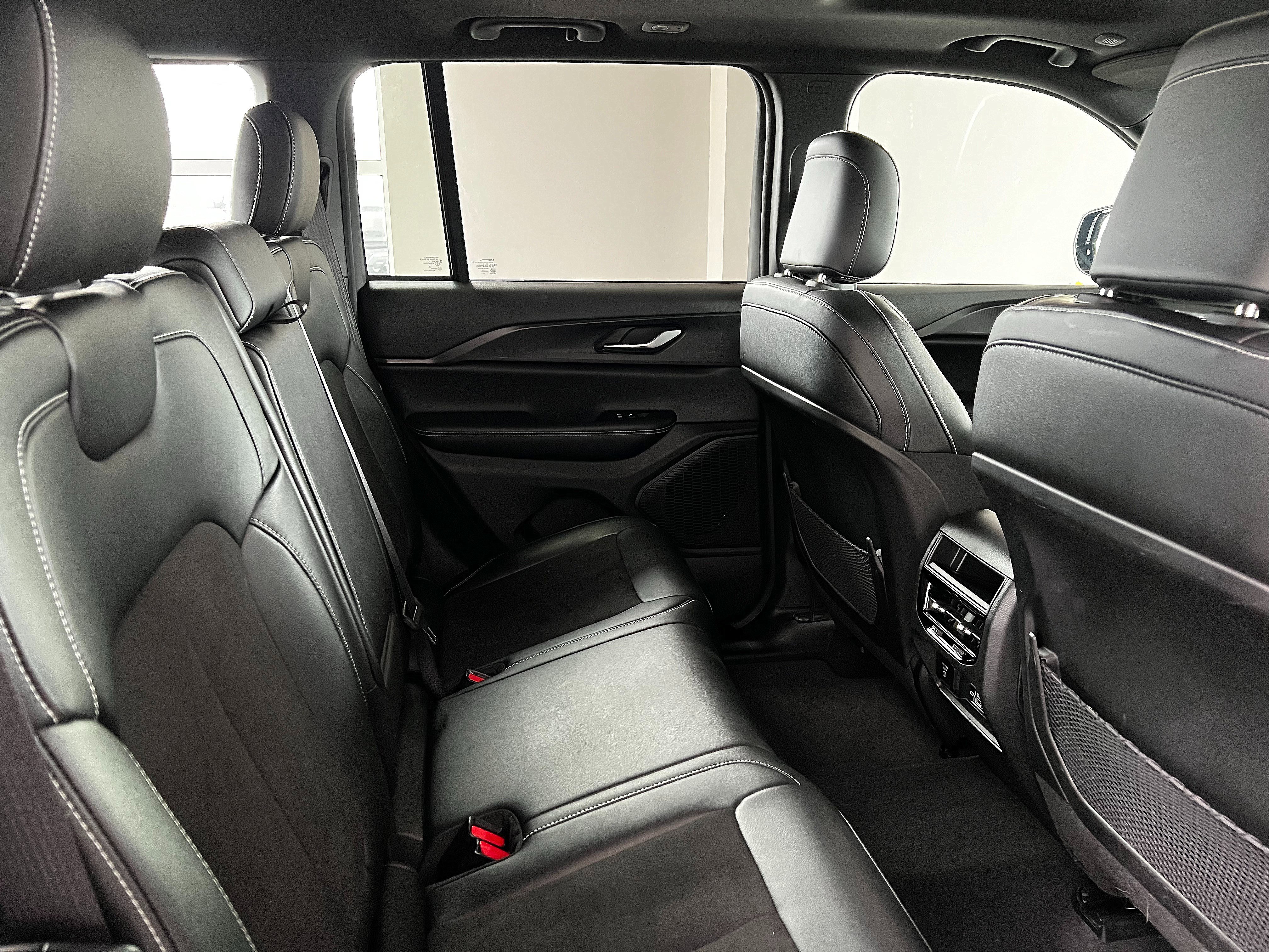 Used 2024 Jeep Grand Cherokee Altitude image 26