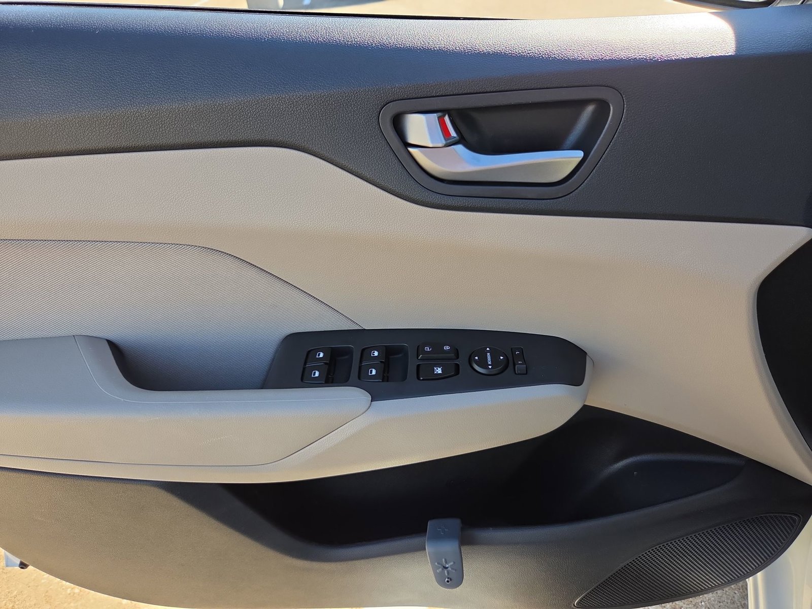 Used 2020 Hyundai Accent SE w/ Cargo Package FWD image 21