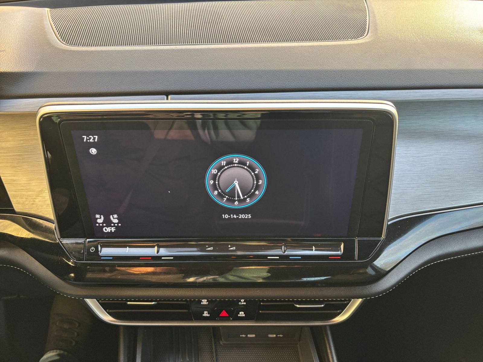 Used 2025 Volkswagen Atlas Cross Sport SE image 21