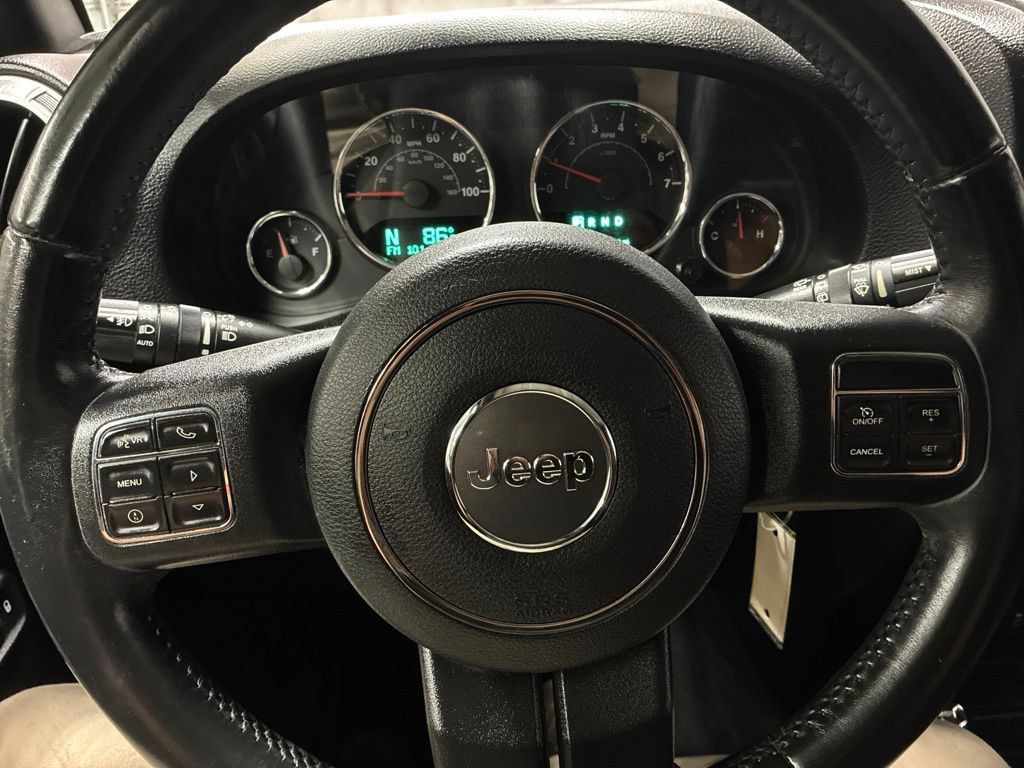 Used 2018 Jeep Wrangler Unlimited Sahara w/ Connectivity Group AWD/4WD image 16