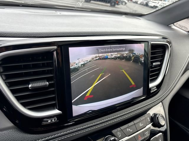 Used 2025 Chrysler Pacifica Limited FWD image 21