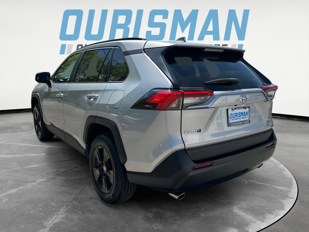 Used 2022 Toyota RAV4 XLE w/ Convenience Package AWD/4WD image 4