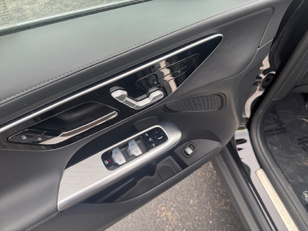 Used 2023 Mercedes-Benz GLC 300 4MATIC image 19
