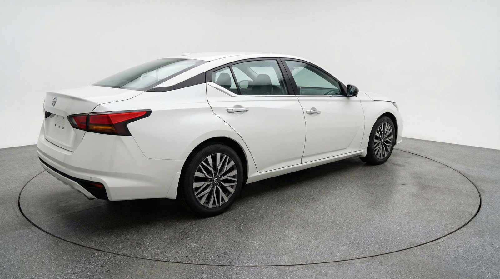Used 2025 Nissan Altima 2.5 SV image 9