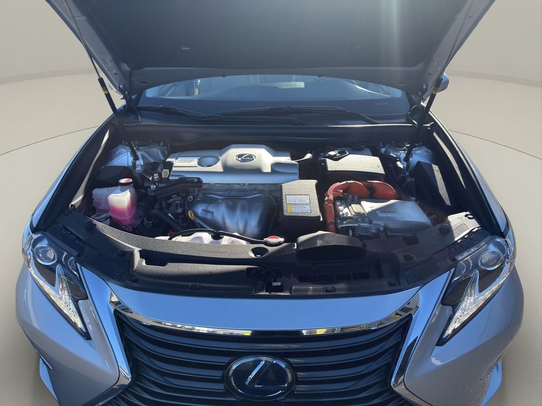 Used 2016 Lexus ES 300h w/ Luxury Package w/Wood Trim image 15