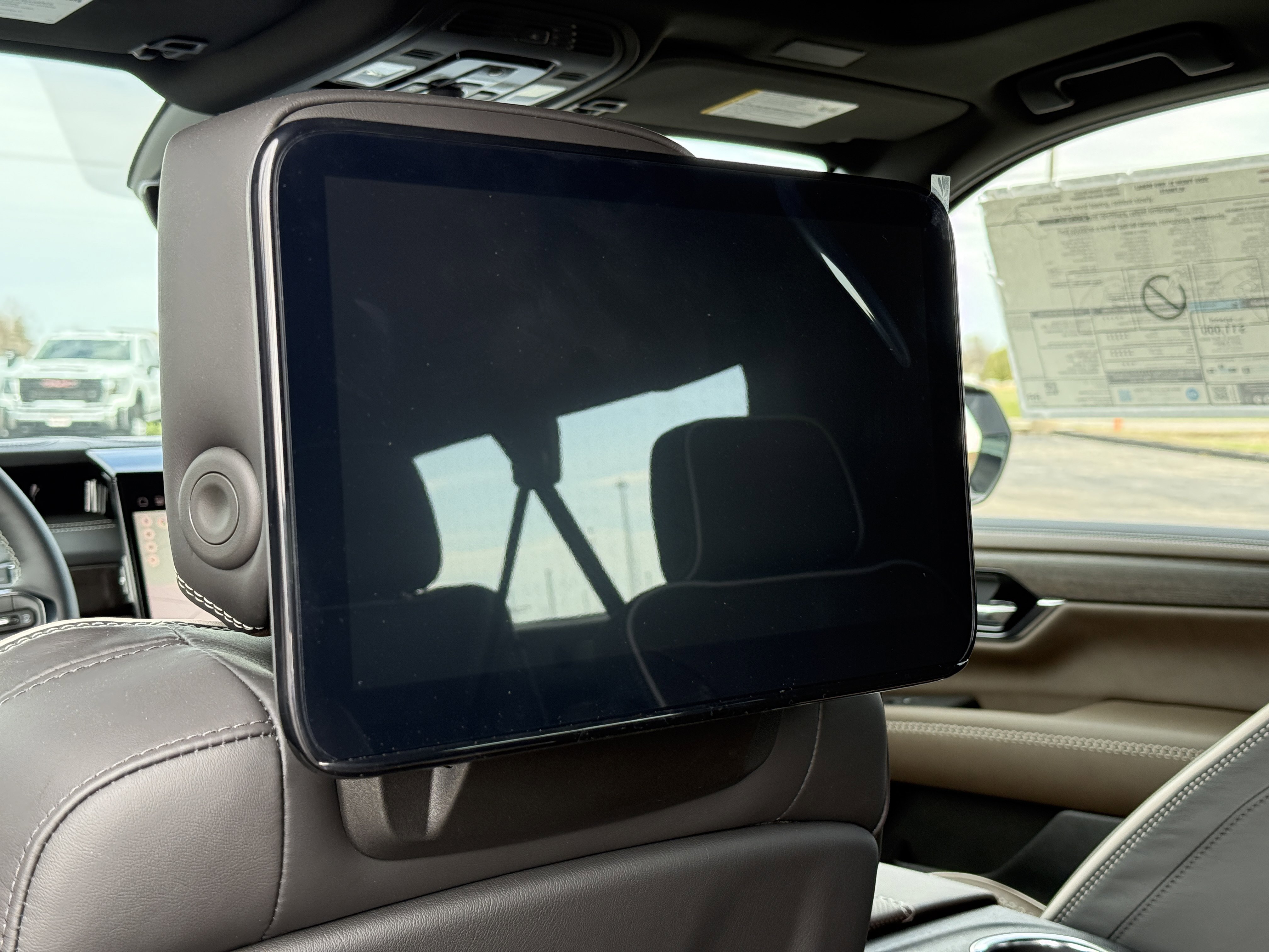 New 2026 GMC Yukon XL Denali Ultimate w/ LPO, Floor Liner Package image 15