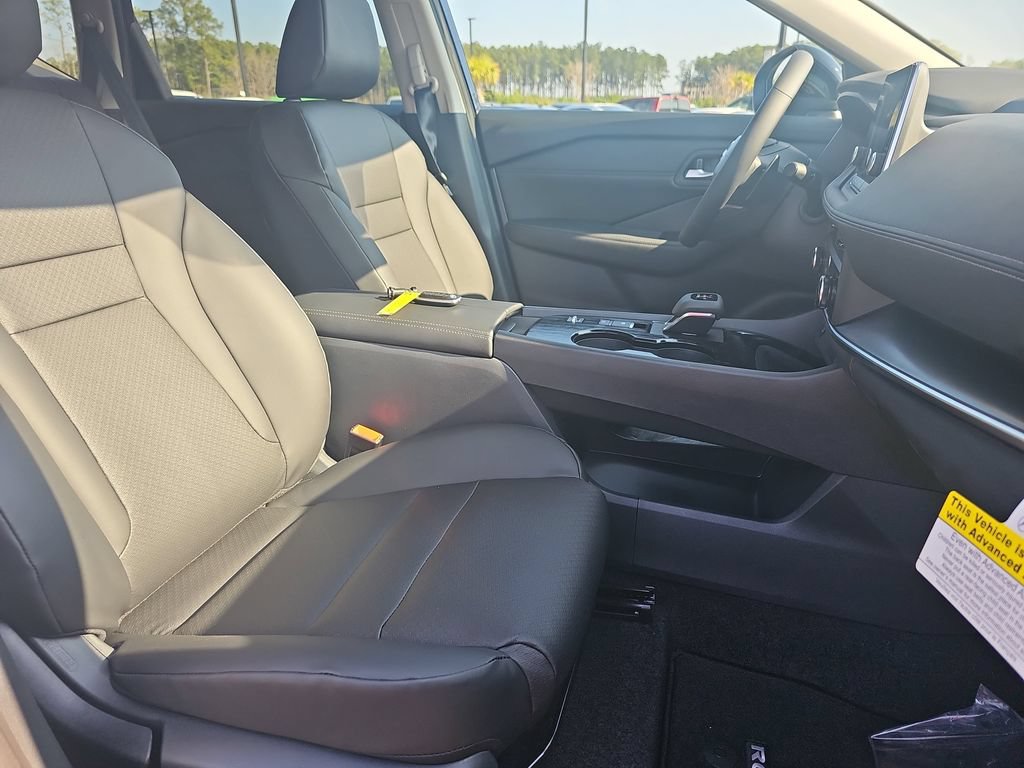 New 2026 Nissan Rogue Dark Armor FWD image 13
