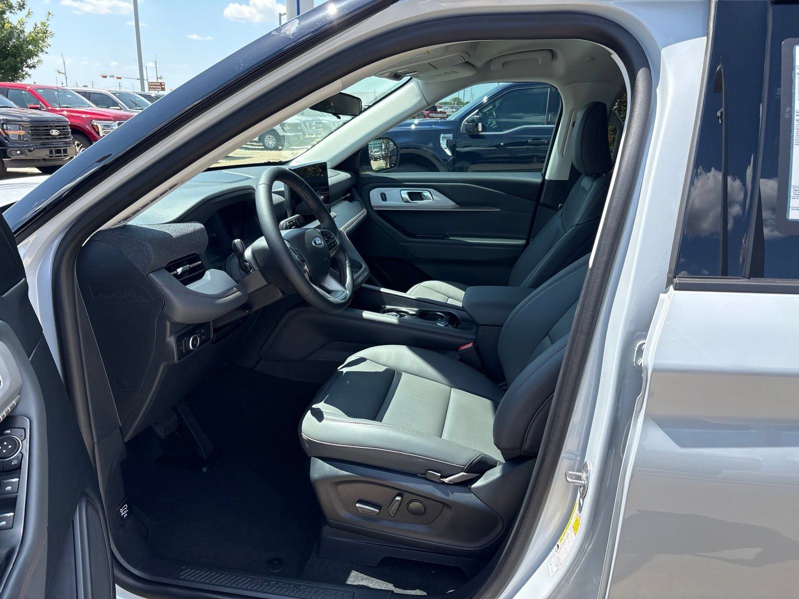 New 2026 Ford Explorer Active w/ Active Comfort Package RWD image 16