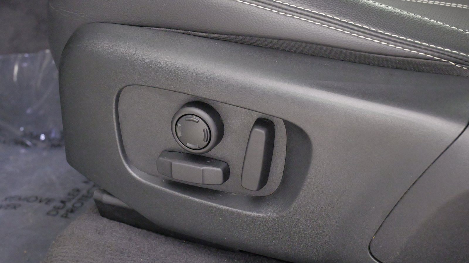 Used 2023 Land Rover Range Rover Velar R-Dynamic S image 38