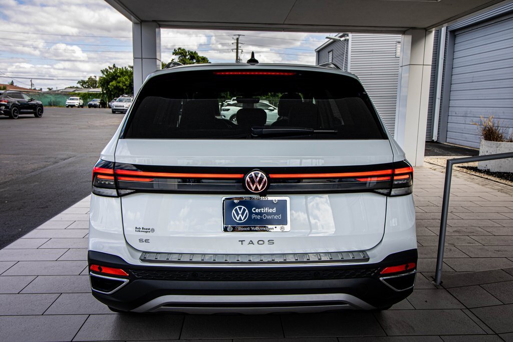Certified 2025 Volkswagen Taos SE w/ Black Wheel Package image 14